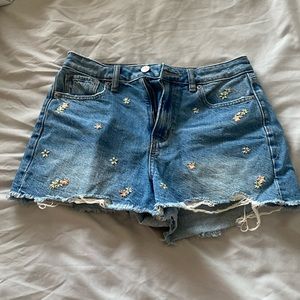 Embroidered flower Jean shorts